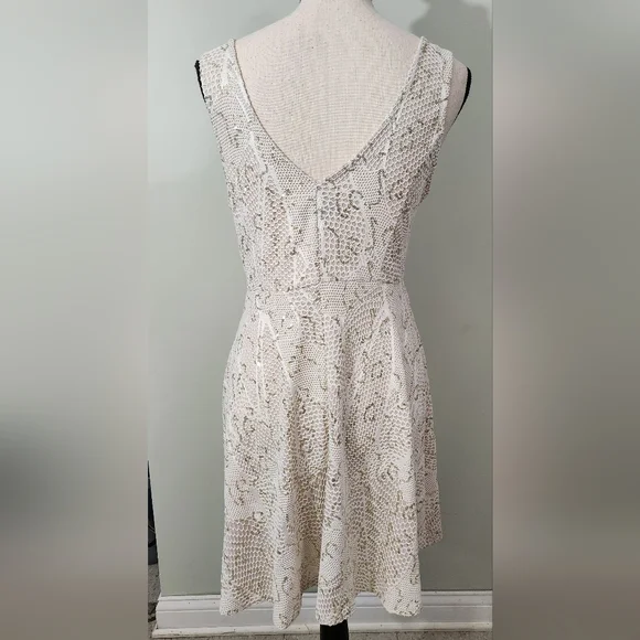 Gold sequined dress - Picture 5 of 8